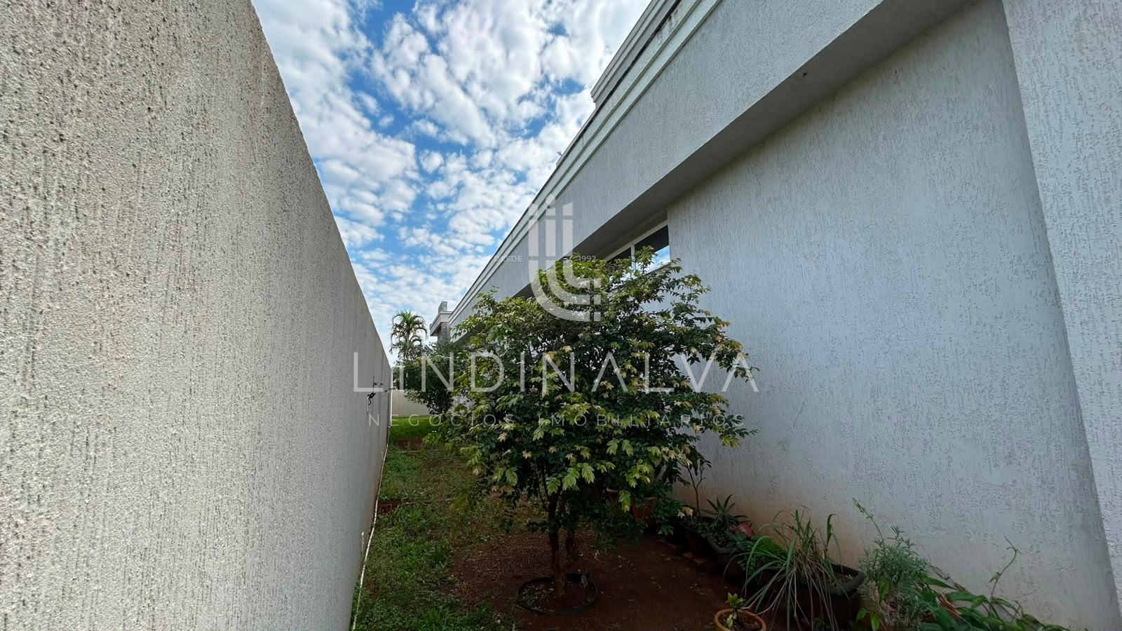 Sobrado mobiliado à venda no Cond. Terras Alpha 2 - Com 4 suítes  piscina