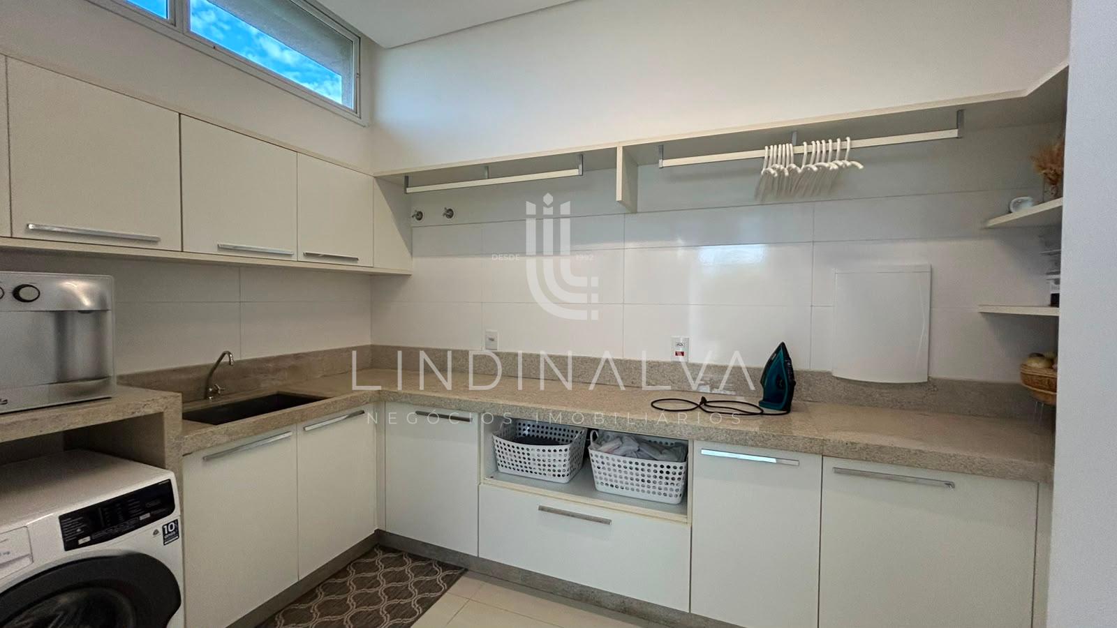 Sobrado mobiliado à venda no Cond. Terras Alpha 2 - Com 4 suítes  piscina