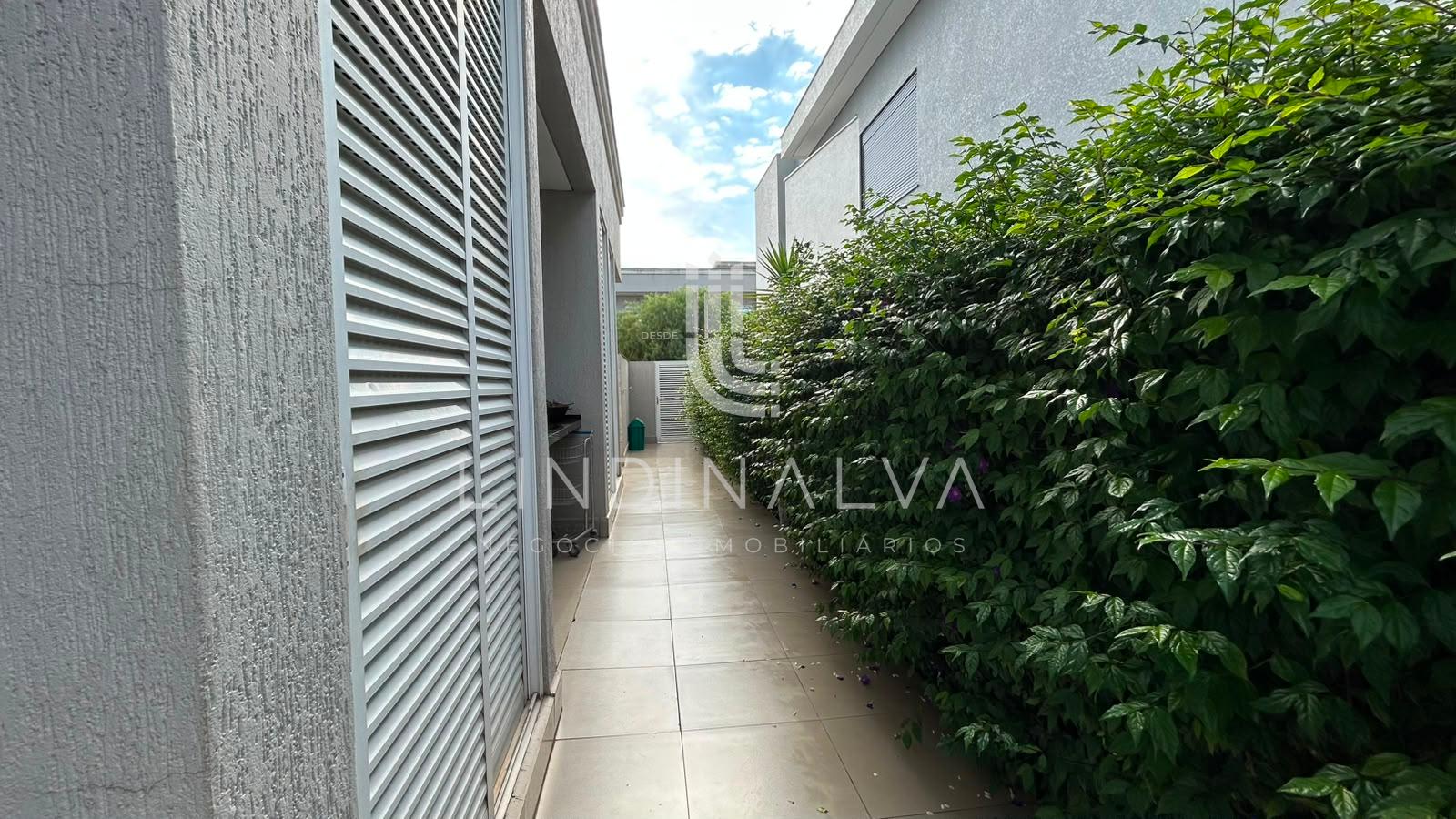 Sobrado mobiliado à venda no Cond. Terras Alpha 2 - Com 4 suítes  piscina