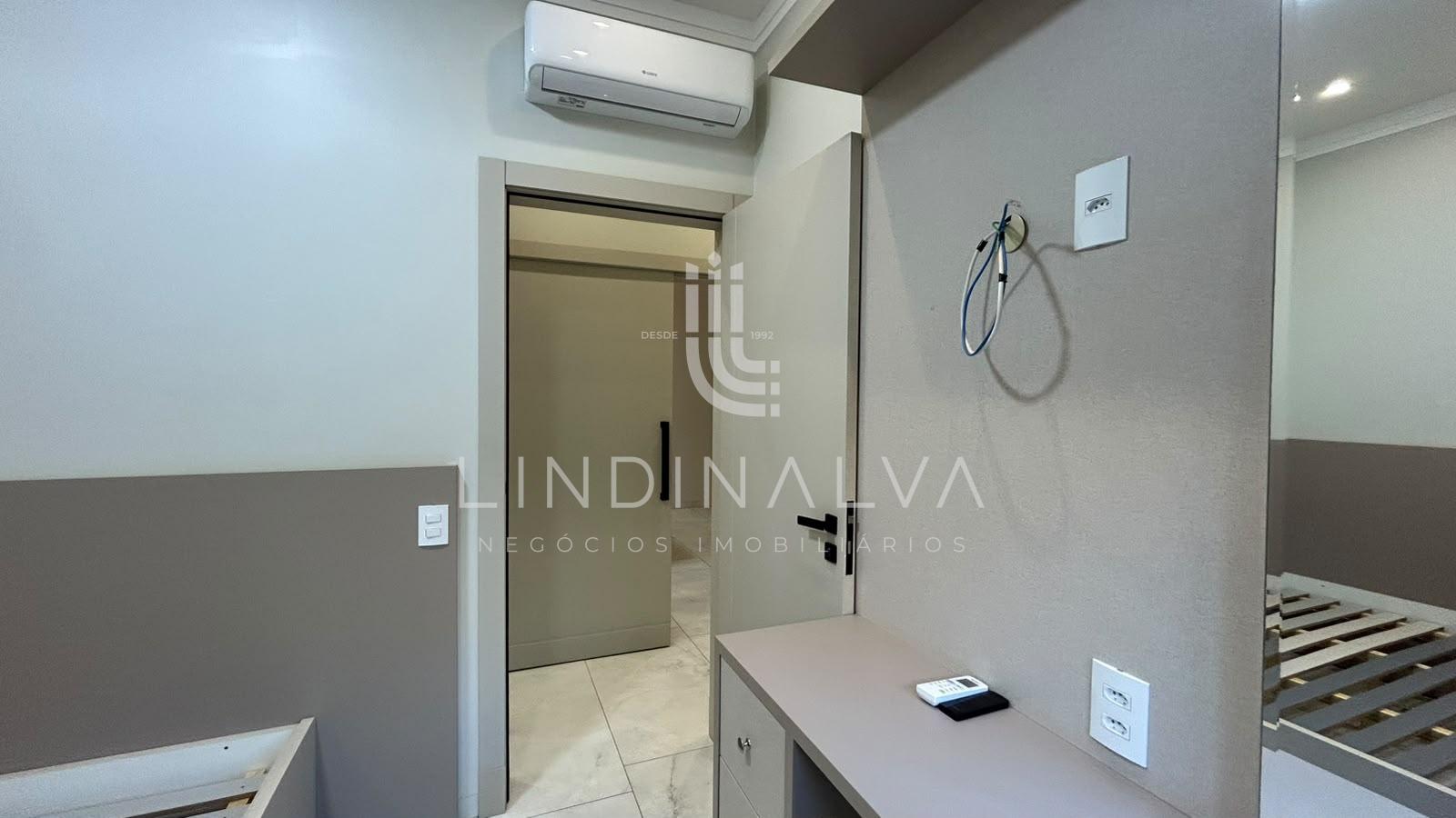 Casa de alto padrão, com suíte, 2 quartos e área goumet - Cond. Vila Margarezi, no Jardim Lancaster
