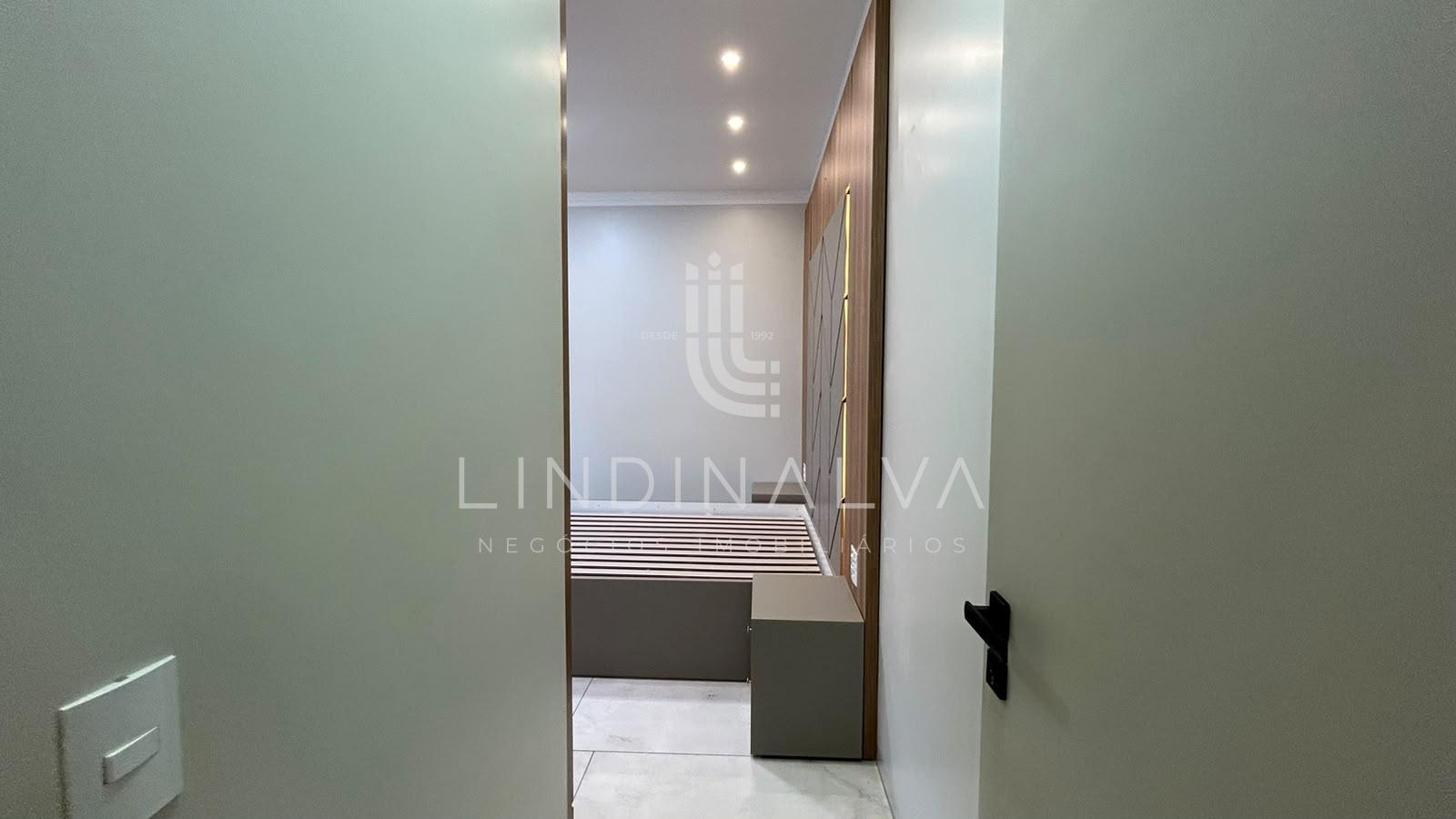 Casa de alto padrão, com suíte, 2 quartos e área goumet - Cond. Vila Margarezi, no Jardim Lancaster
