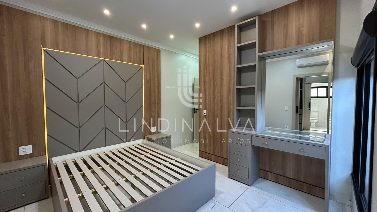 Casa de alto padrão, com suíte, 2 quartos e área goumet - Cond. Vila Margarezi, no Jardim Lancaster