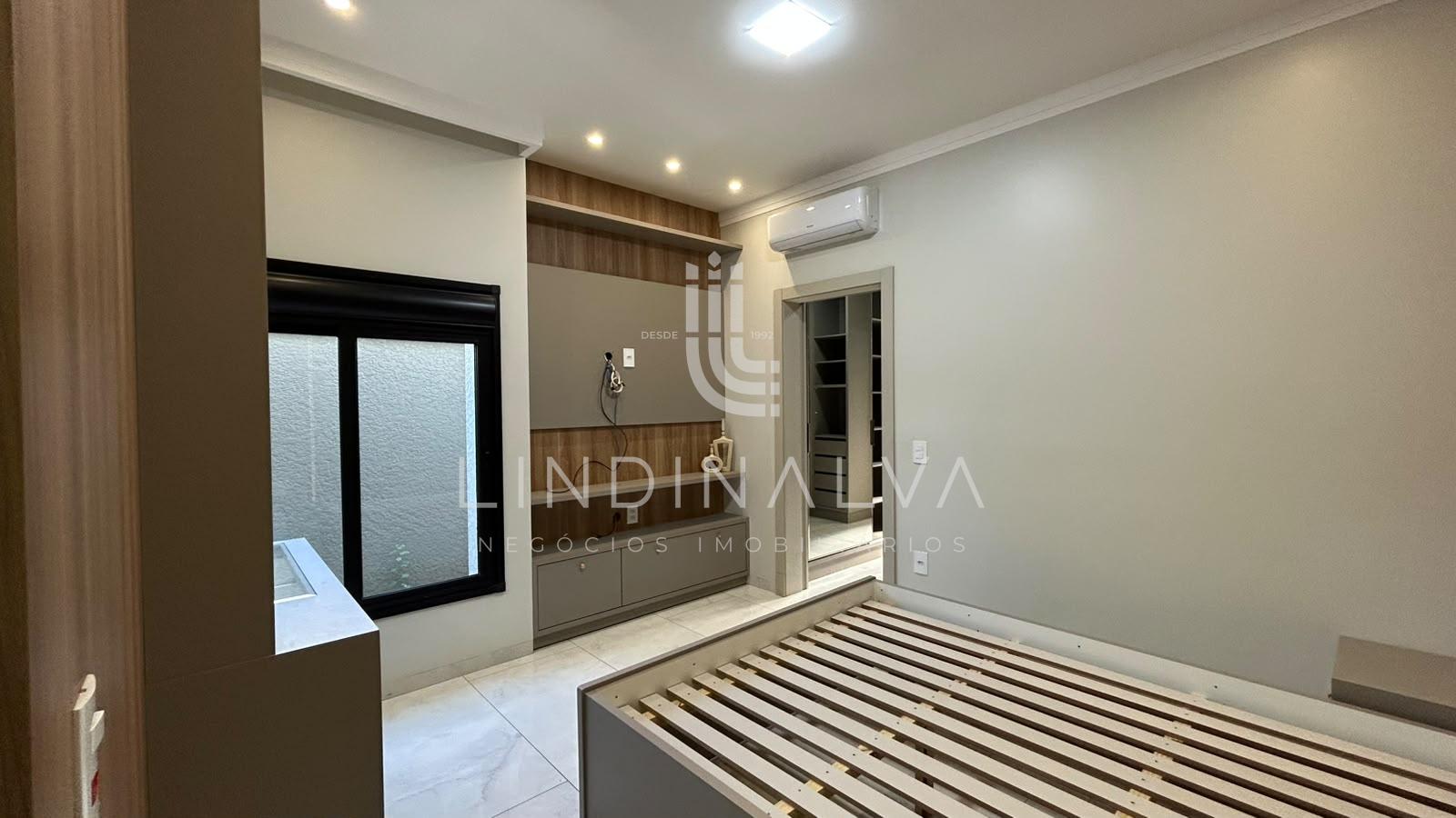 Casa de alto padrão, com suíte, 2 quartos e área goumet - Cond. Vila Margarezi, no Jardim Lancaster