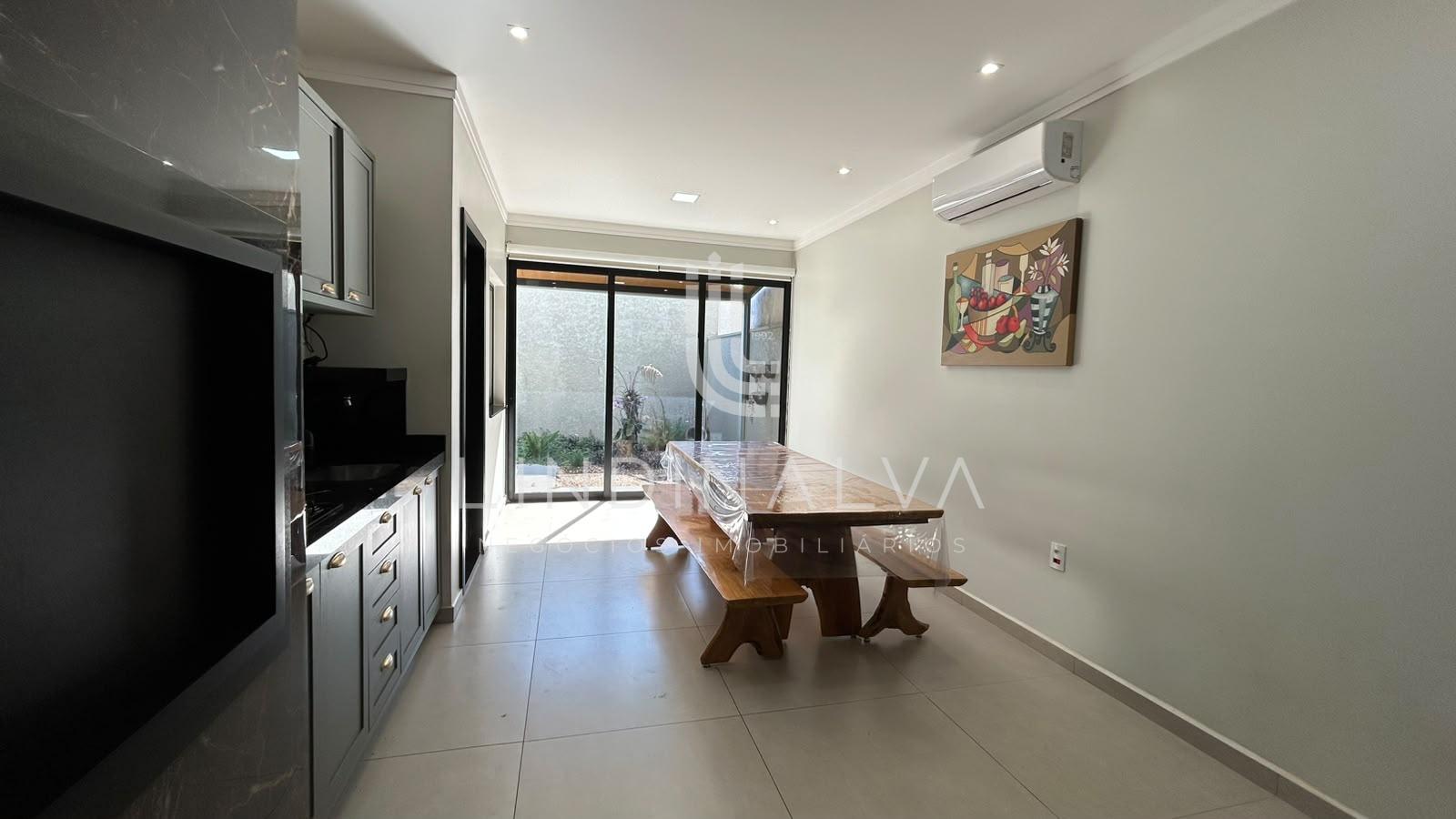 Casa de alto padrão, com suíte, 2 quartos e área goumet - Cond. Vila Margarezi, no Jardim Lancaster