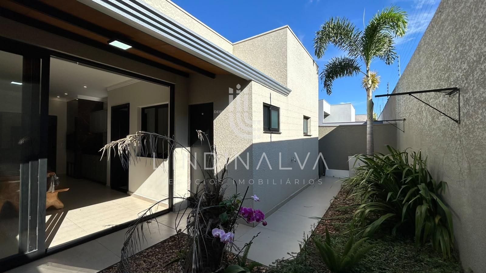 Casa de alto padrão, com suíte, 2 quartos e área goumet - Cond. Vila Margarezi, no Jardim Lancaster