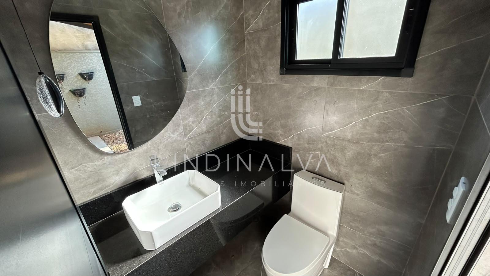 Casa de alto padrão, com suíte, 2 quartos e área goumet - Cond. Vila Margarezi, no Jardim Lancaster