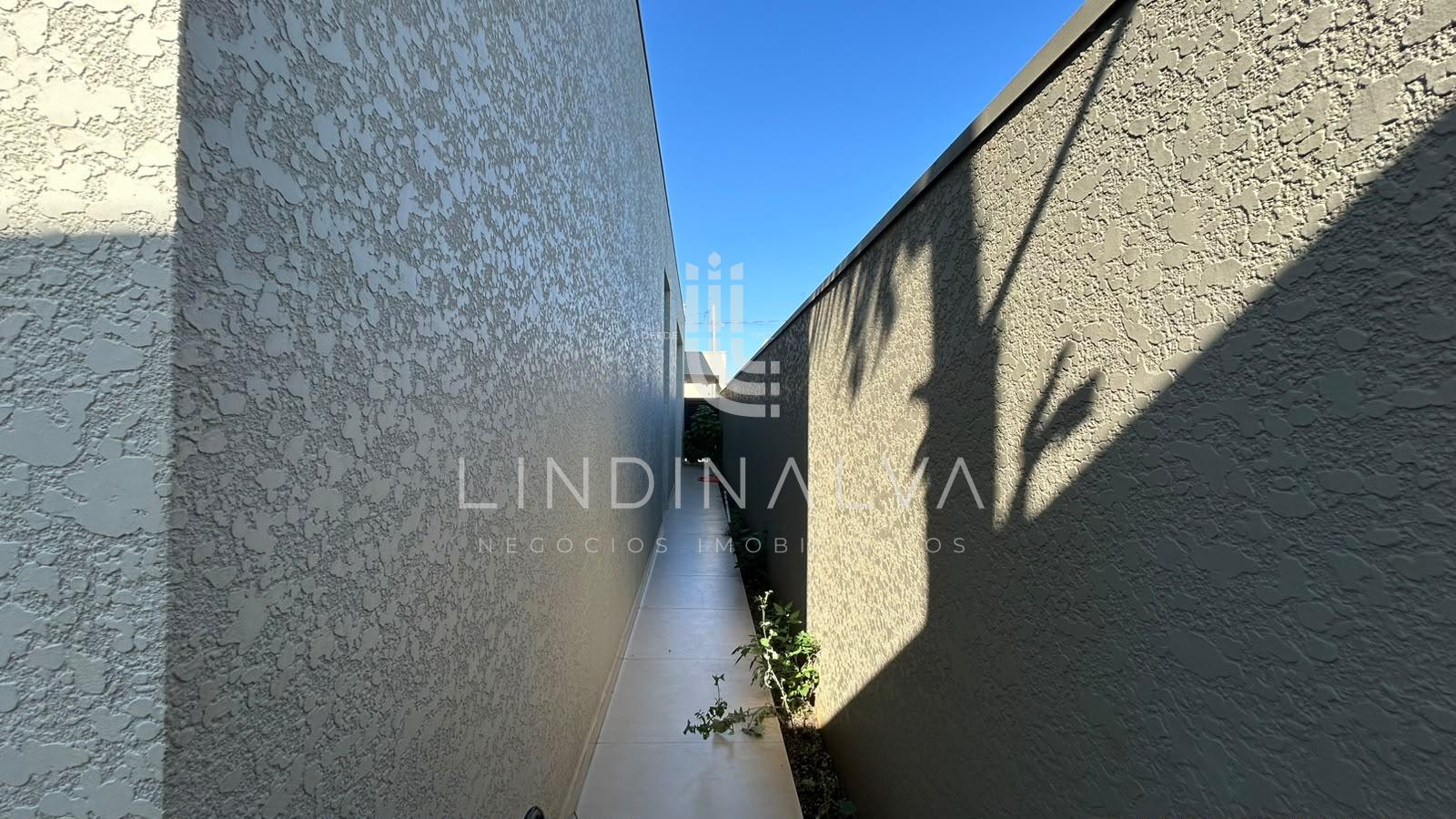 Casa de alto padrão, com suíte, 2 quartos e área goumet - Cond. Vila Margarezi, no Jardim Lancaster