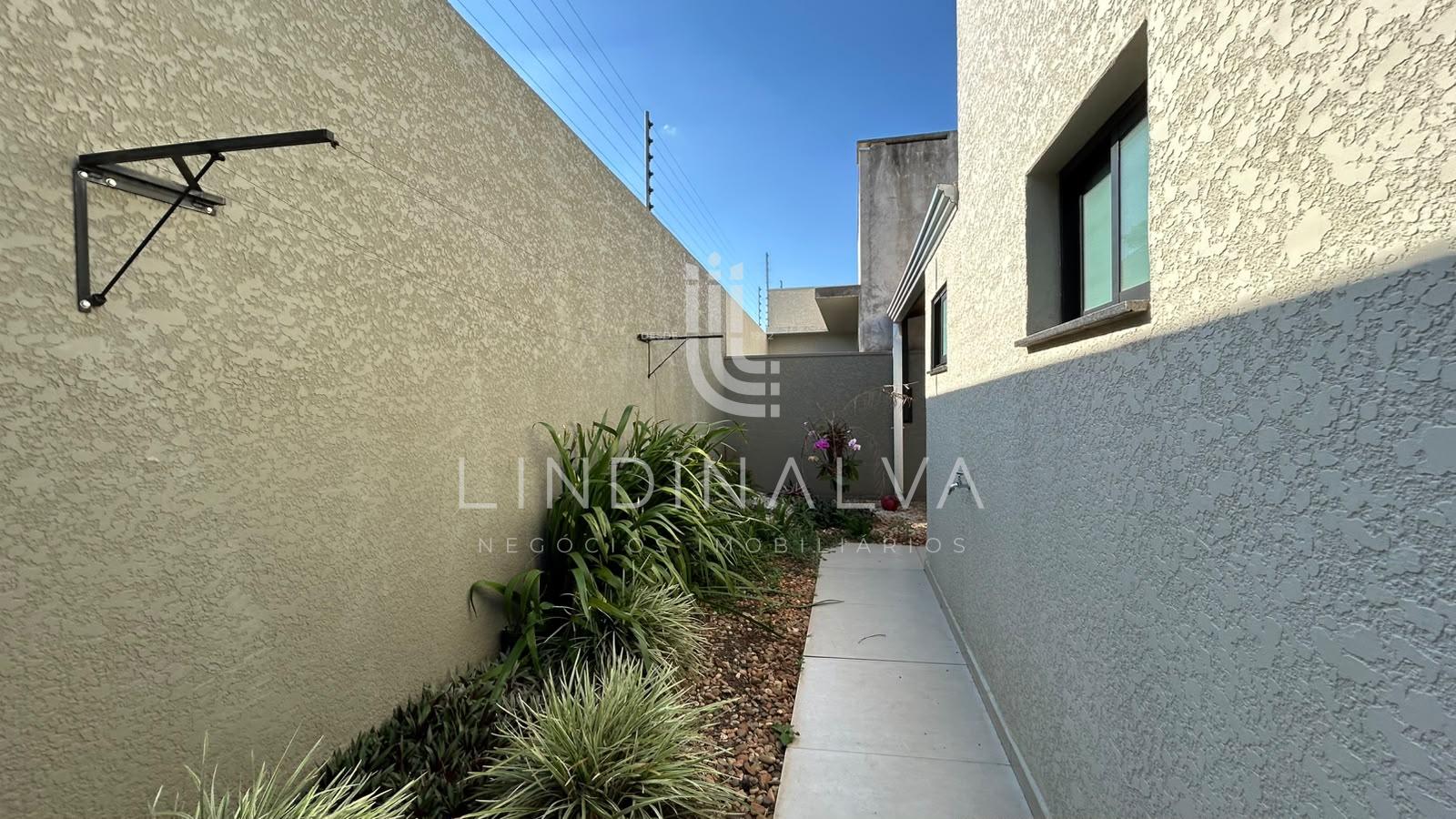 Casa de alto padrão, com suíte, 2 quartos e área goumet - Cond. Vila Margarezi, no Jardim Lancaster
