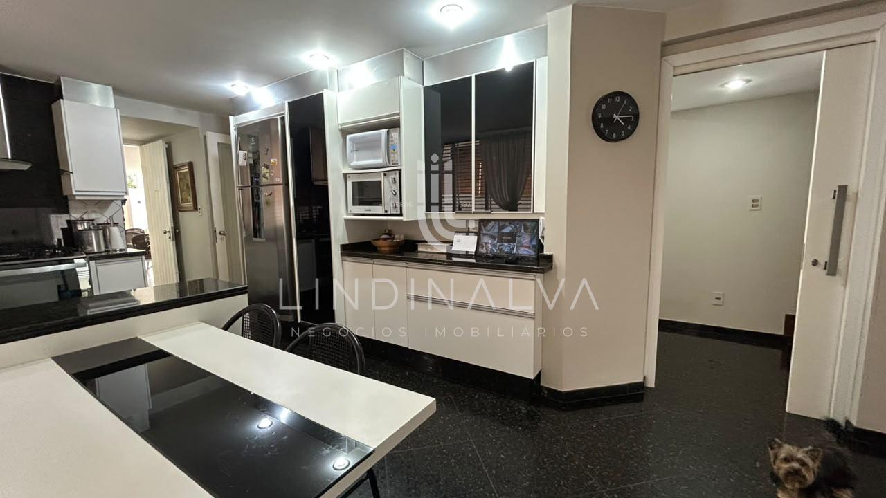 Sobrado à venda na Av. Pedro Basso I Com 573,00m2 de terreno, Jd. Polo Centro