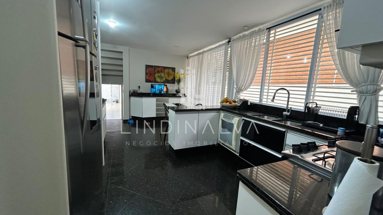 Sobrado à venda na Av. Pedro Basso I Com 573,00m2 de terreno, Jd. Polo Centro