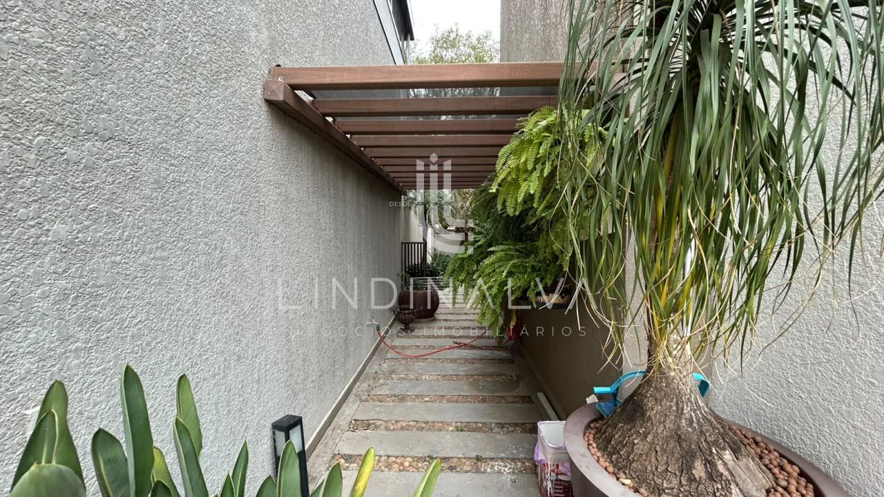Sobrado à venda na Av. Pedro Basso I Com 573,00m2 de terreno, Jd. Polo Centro