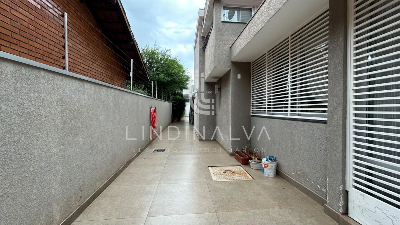 Sobrado à venda na Av. Pedro Basso I Com 573,00m2 de terreno, Jd. Polo Centro
