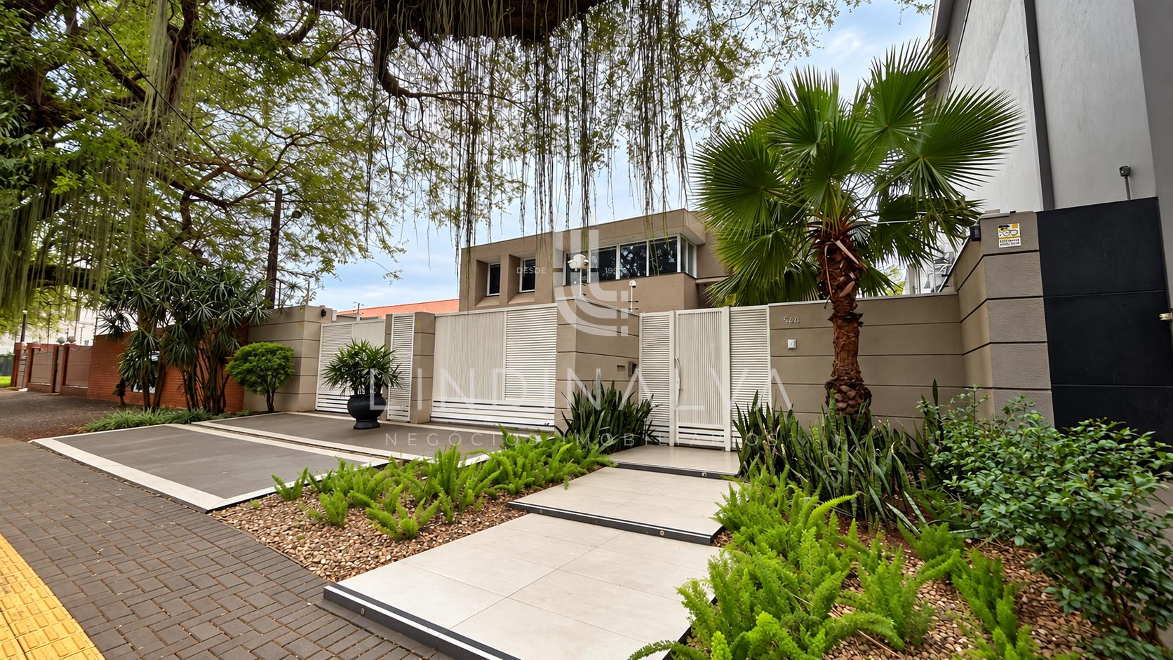 Sobrado à venda na Av. Pedro Basso I Com 573,00m2 de terreno, Jd. Polo Centro