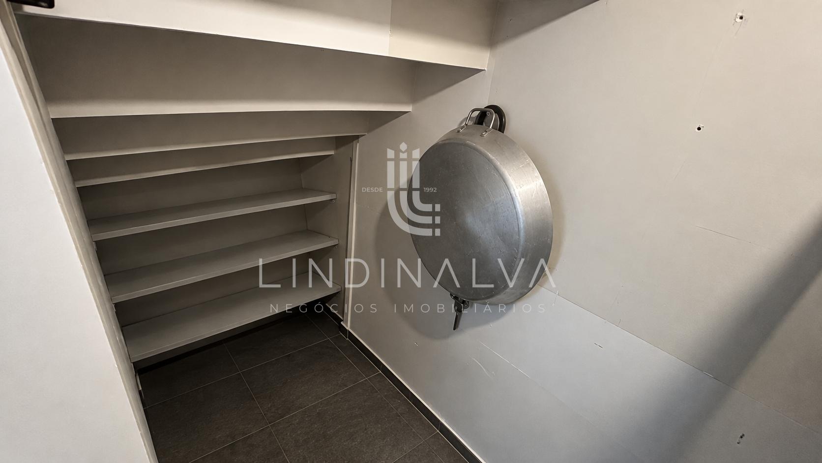 Sobrado à venda na Av. Pedro Basso I Com 573,00m2 de terreno, Jd. Polo Centro