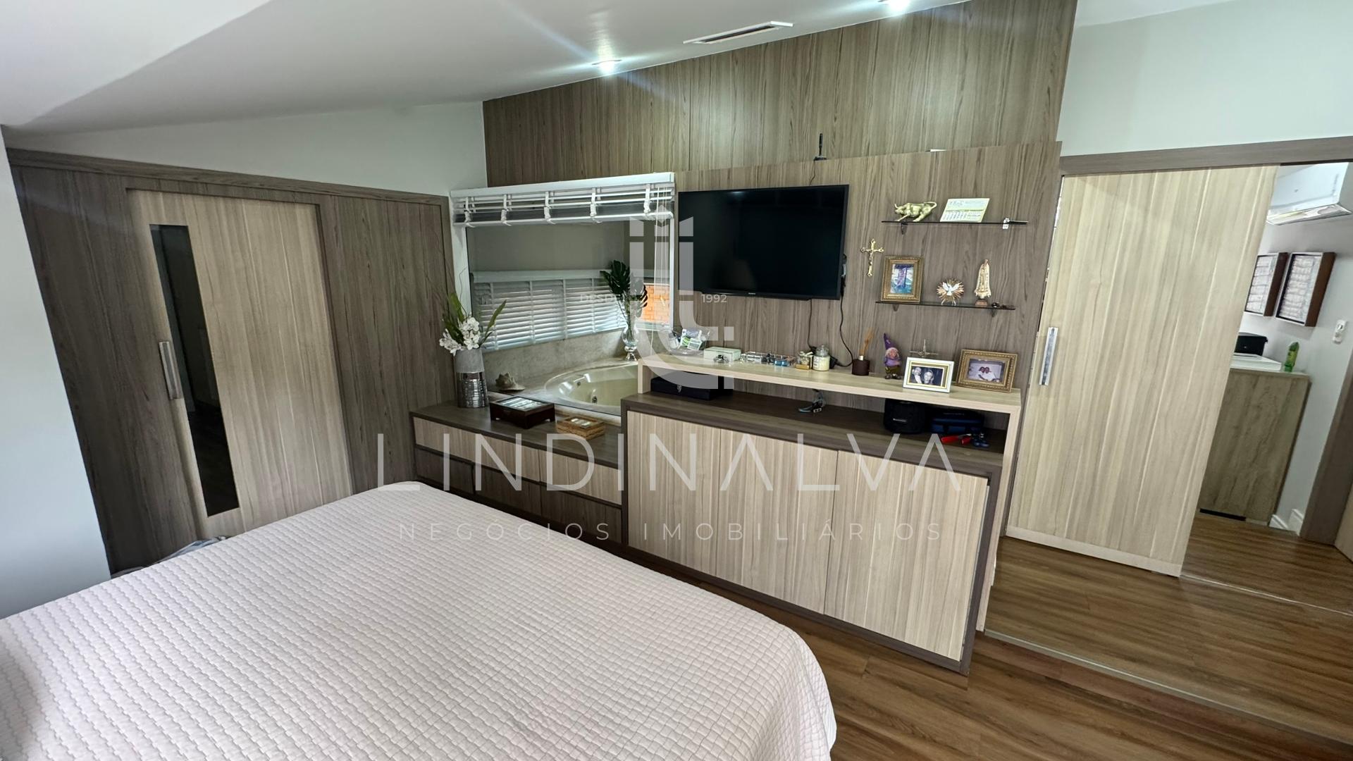 Sobrado à venda na Av. Pedro Basso I Com 573,00m2 de terreno, Jd. Polo Centro