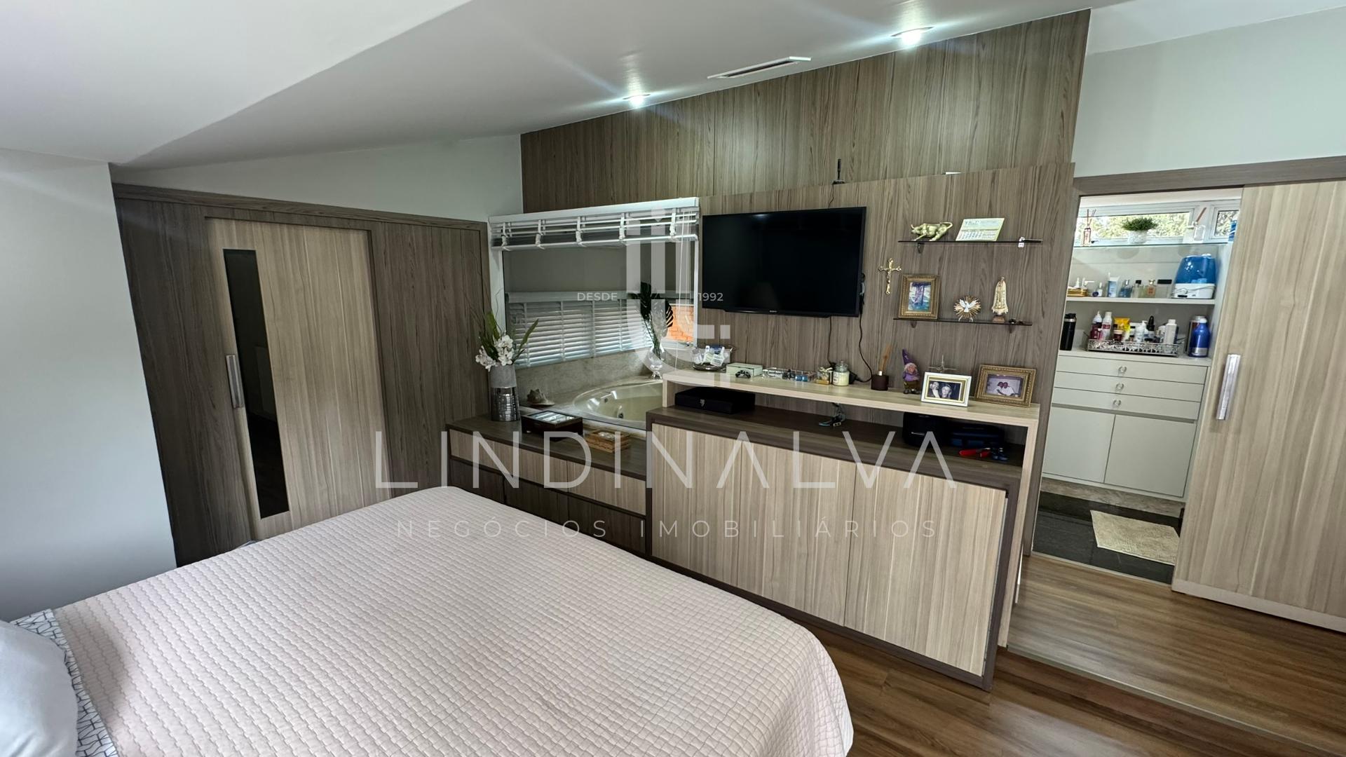 Sobrado à venda na Av. Pedro Basso I Com 573,00m2 de terreno, Jd. Polo Centro