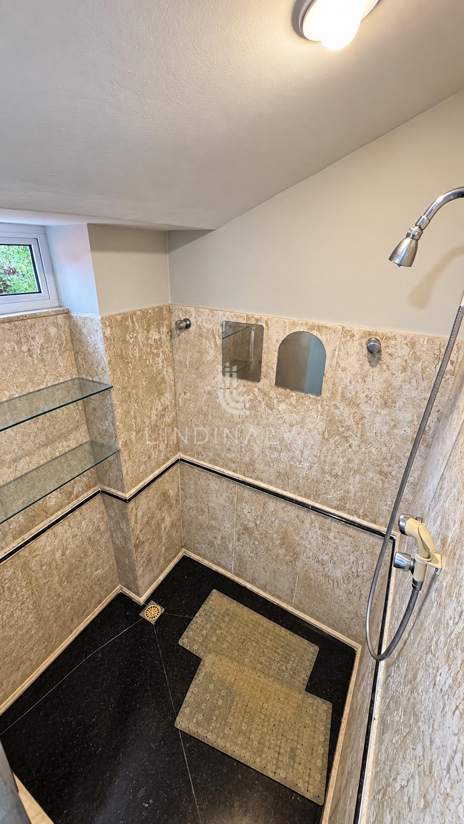 Sobrado à venda na Av. Pedro Basso I Com 573,00m2 de terreno, Jd. Polo Centro