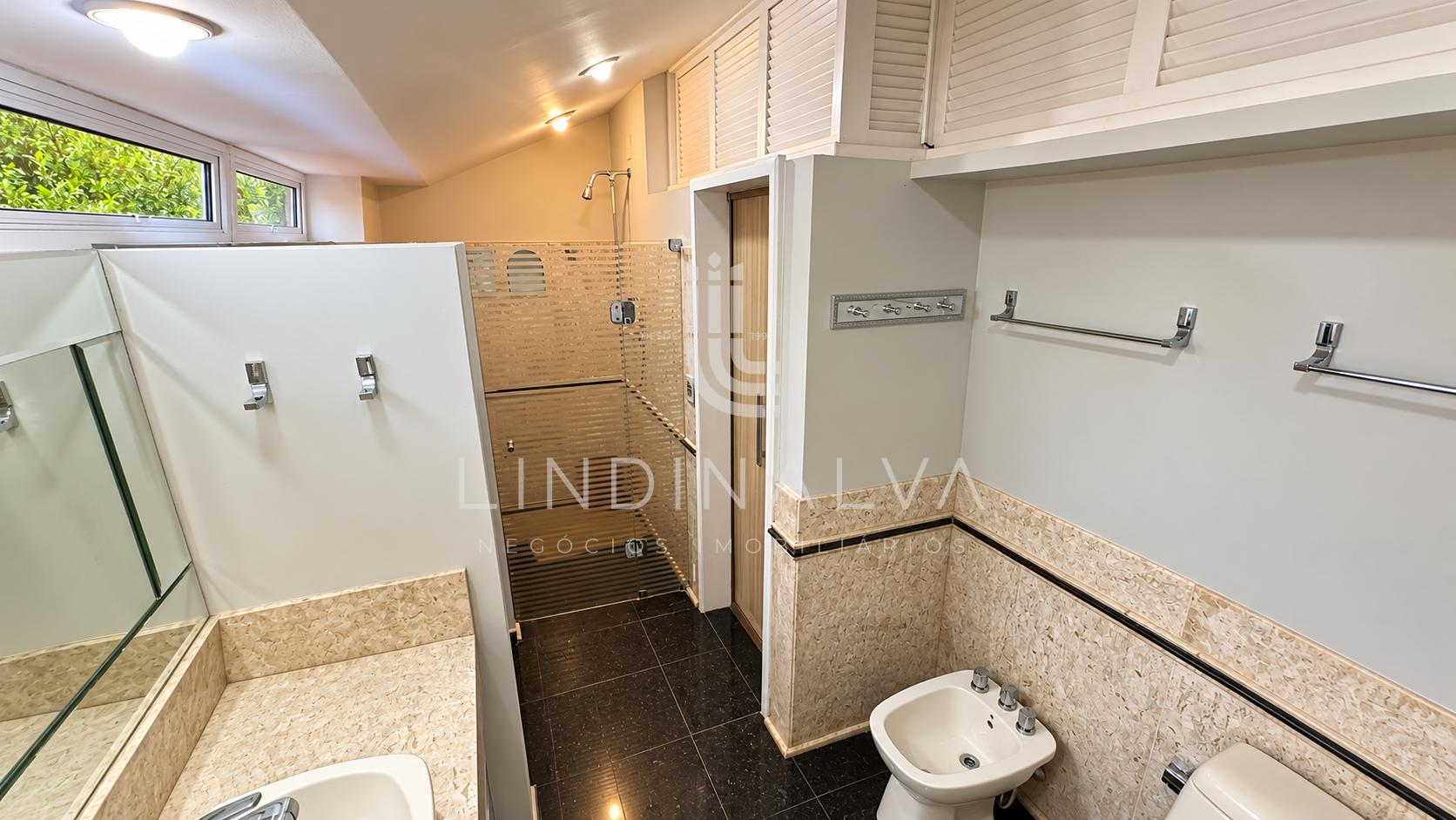Sobrado à venda na Av. Pedro Basso I Com 573,00m2 de terreno, Jd. Polo Centro
