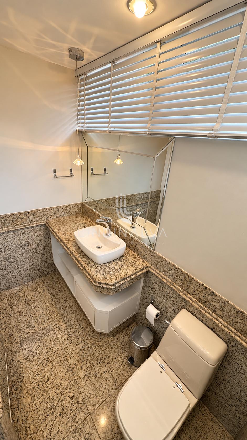 Sobrado à venda na Av. Pedro Basso I Com 573,00m2 de terreno, Jd. Polo Centro