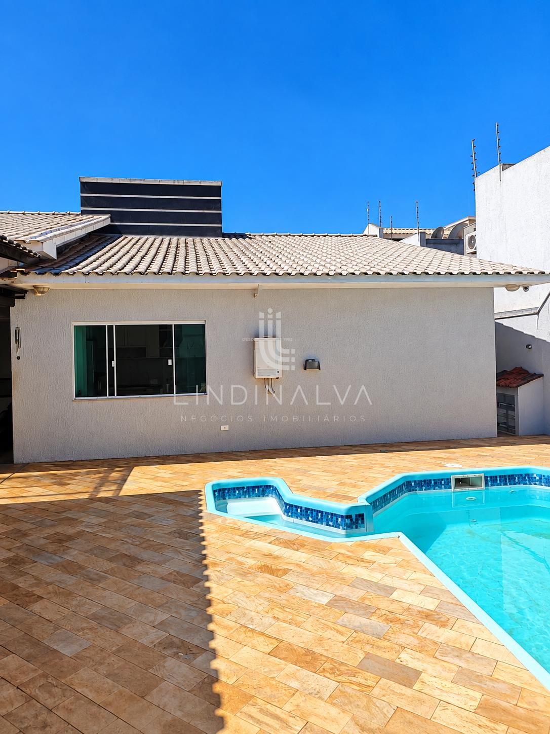 Casa à venda semi-mobiliada no Jardim Panorama I Com 4 quartos, sendo 1 suíte