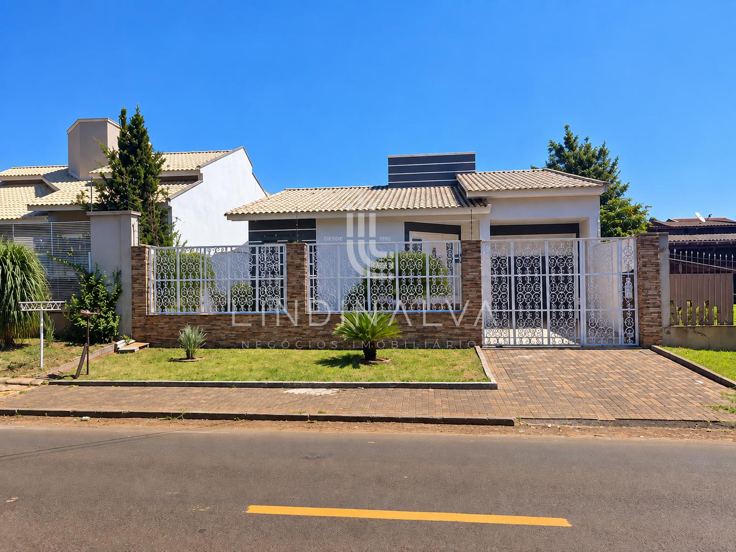 Casa à venda semi-mobiliada no Jardim Panorama I Com 4 quartos, sendo 1 suíte