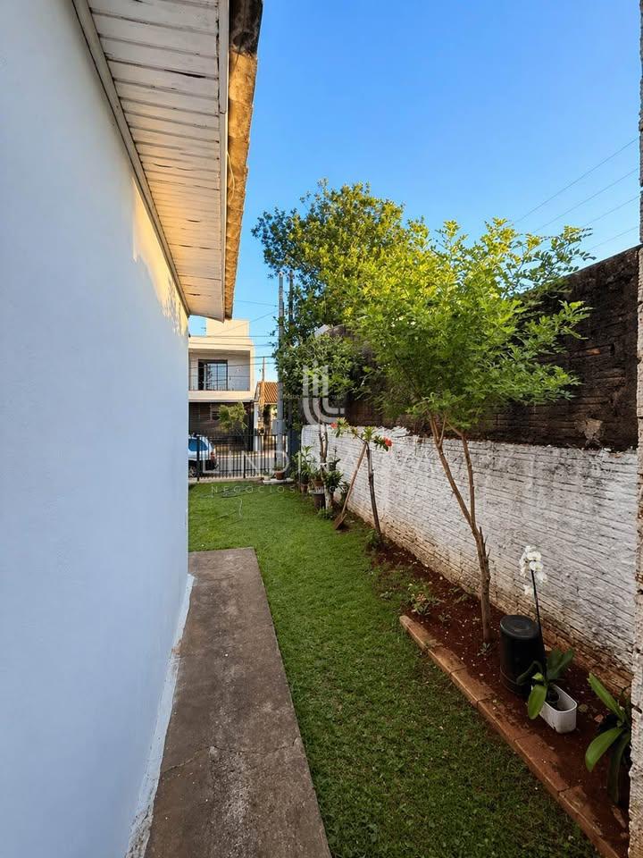 Terreno com Casa e Kitnet nos fundos à venda na Vila Adriana I Área do terreno de 300m2