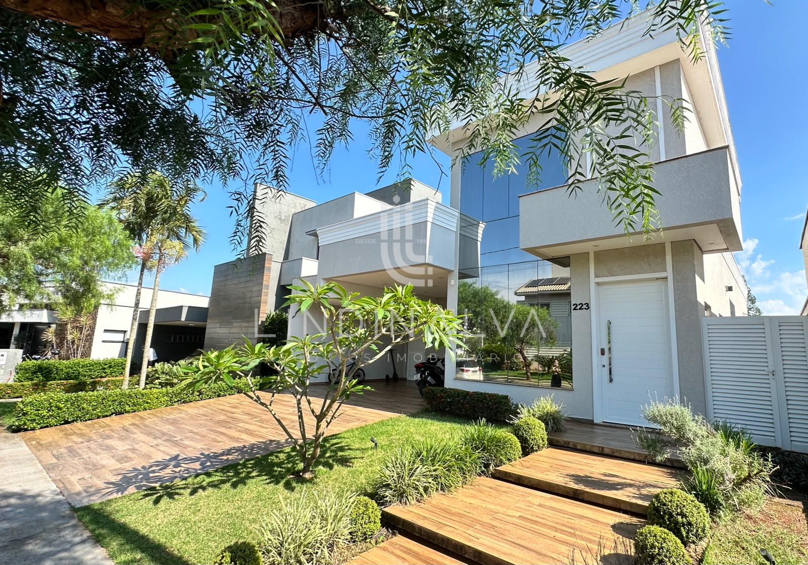 Sobrado semimobiliado 5 dorm. sendo 2 suítes, com piscina no Cond. Terras Alpha I