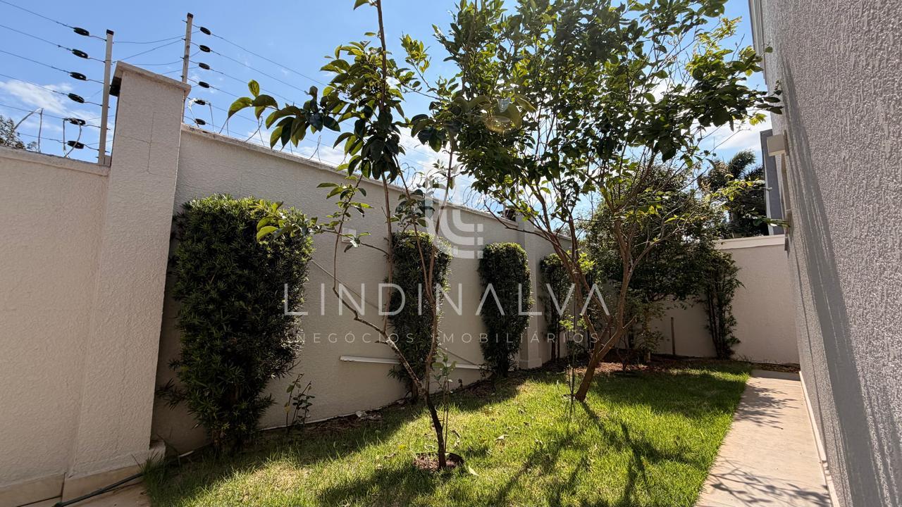 Sobrado semimobiliado 5 dorm. sendo 2 suítes, com piscina no Cond. Terras Alpha I
