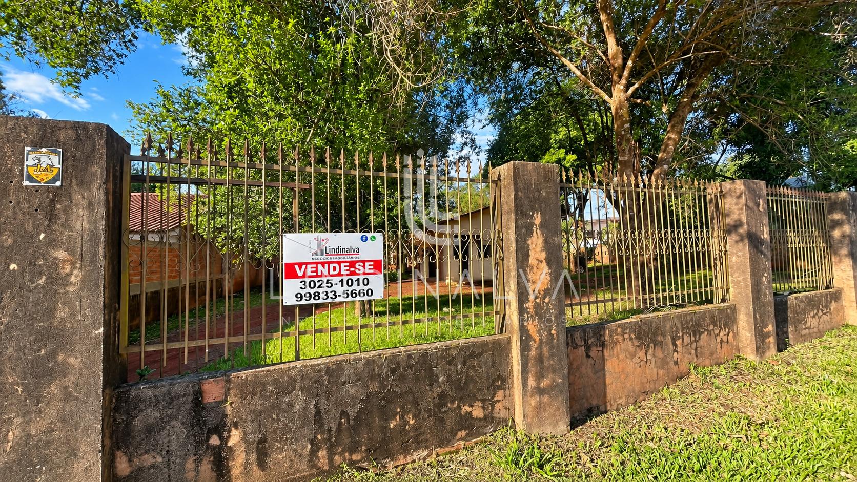 Casa à venda com quintal grande I No Lote Grande, próx ao Hospital da UnimedFoz