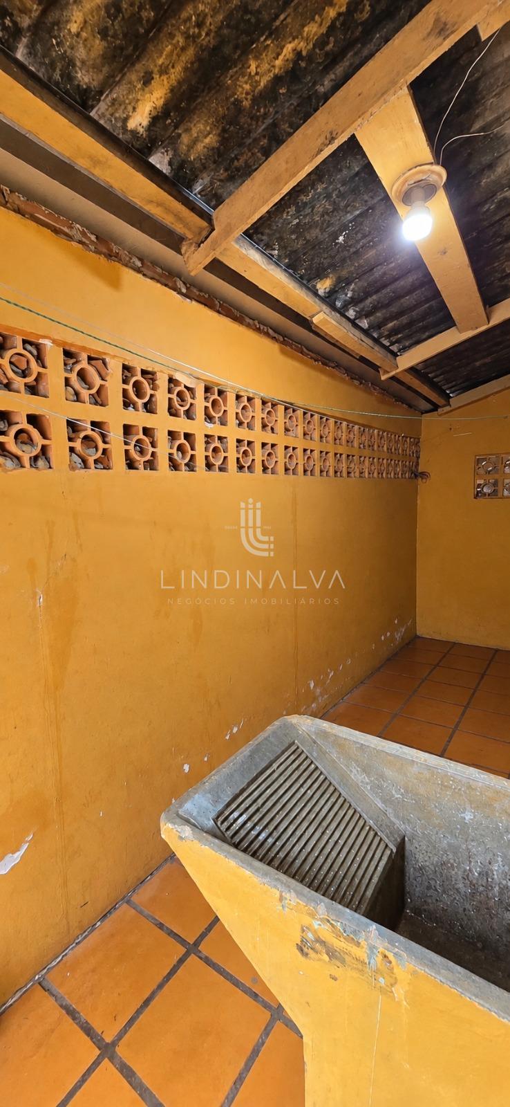 Casa à venda com 1 quarto e garagem no Jardim Belvedere II, Foz do Iguaçu