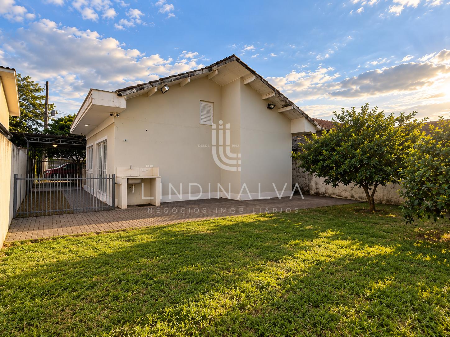 Casa à venda no Jardim Cataratas I Com energia solar e amplo quintal 351,43m2
