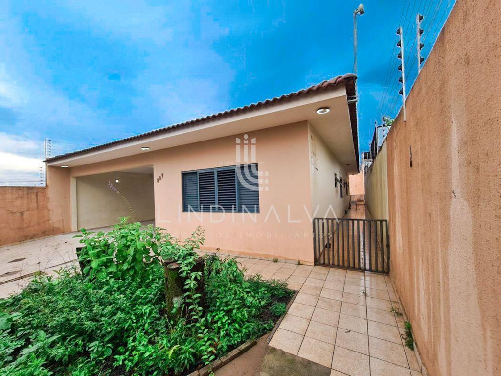 Casa com 3 dormitórios, área gourmet e piscina, no Jardim Lanc...