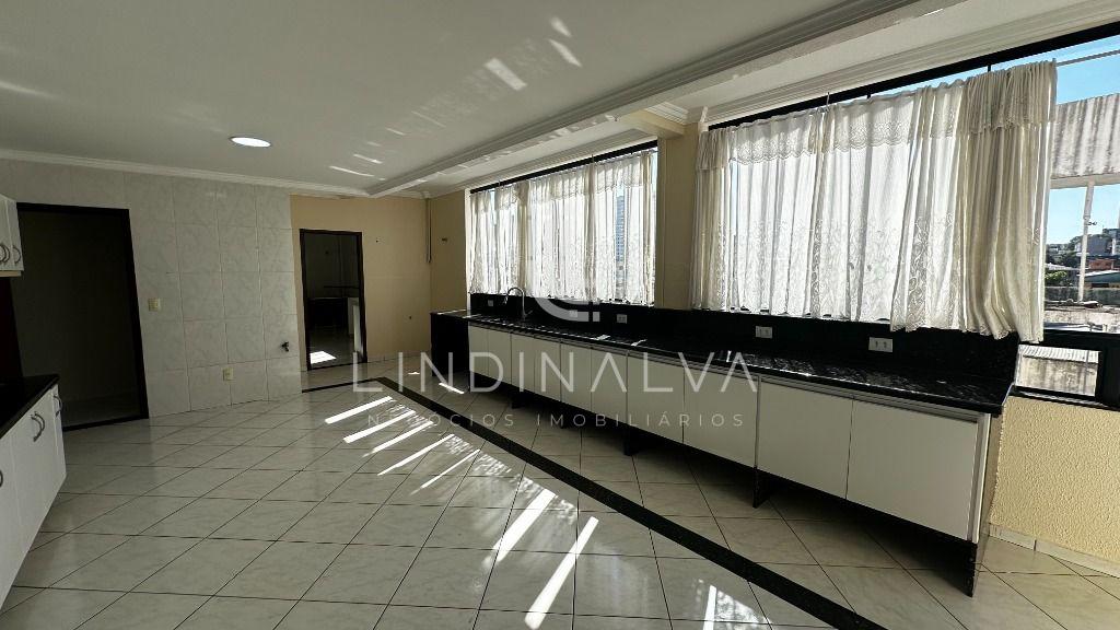 Apartamento Duplex com 5 suítes, para locação no Centro - próx. a Av. Brasil