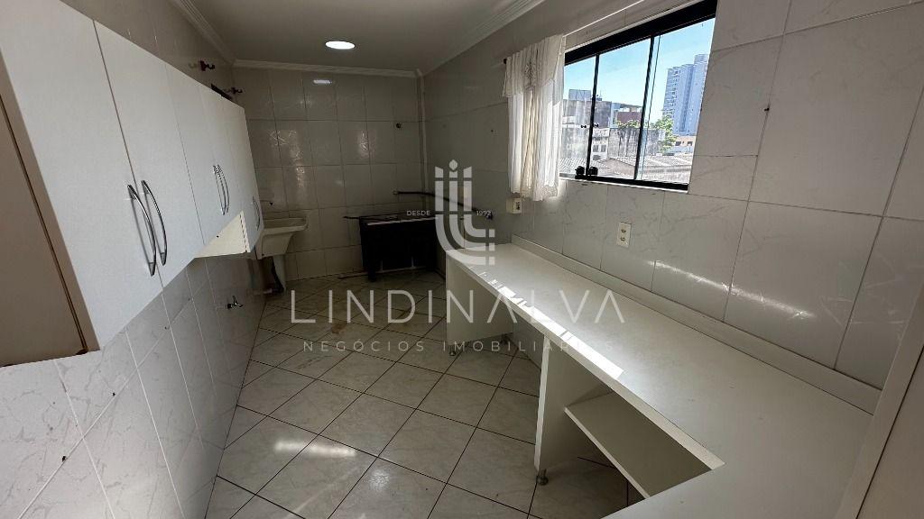 Apartamento Duplex com 5 suítes, para locação no Centro - próx. a Av. Brasil