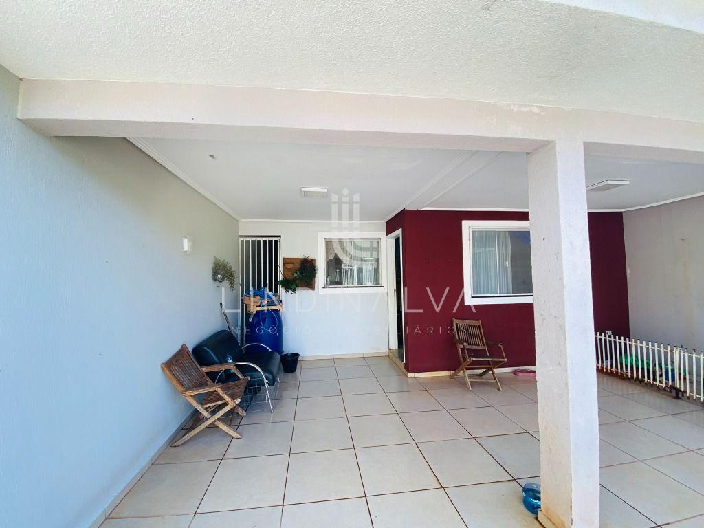 Casa no Jardim Tarobá, com suíte, 2 quartos e quintal