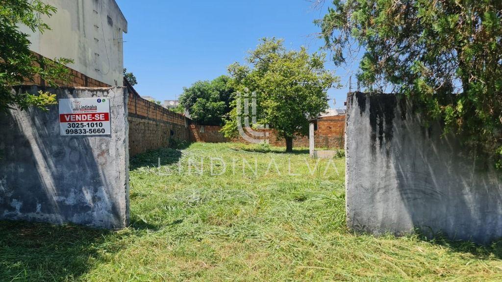 Terreno na Avenida Safira, na região do Ouro Verde, com área d...