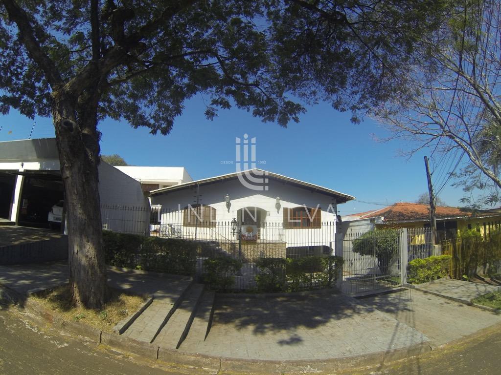 Sobrado semi-mobiliado com piscina e 5 quartos, no Centro de Foz