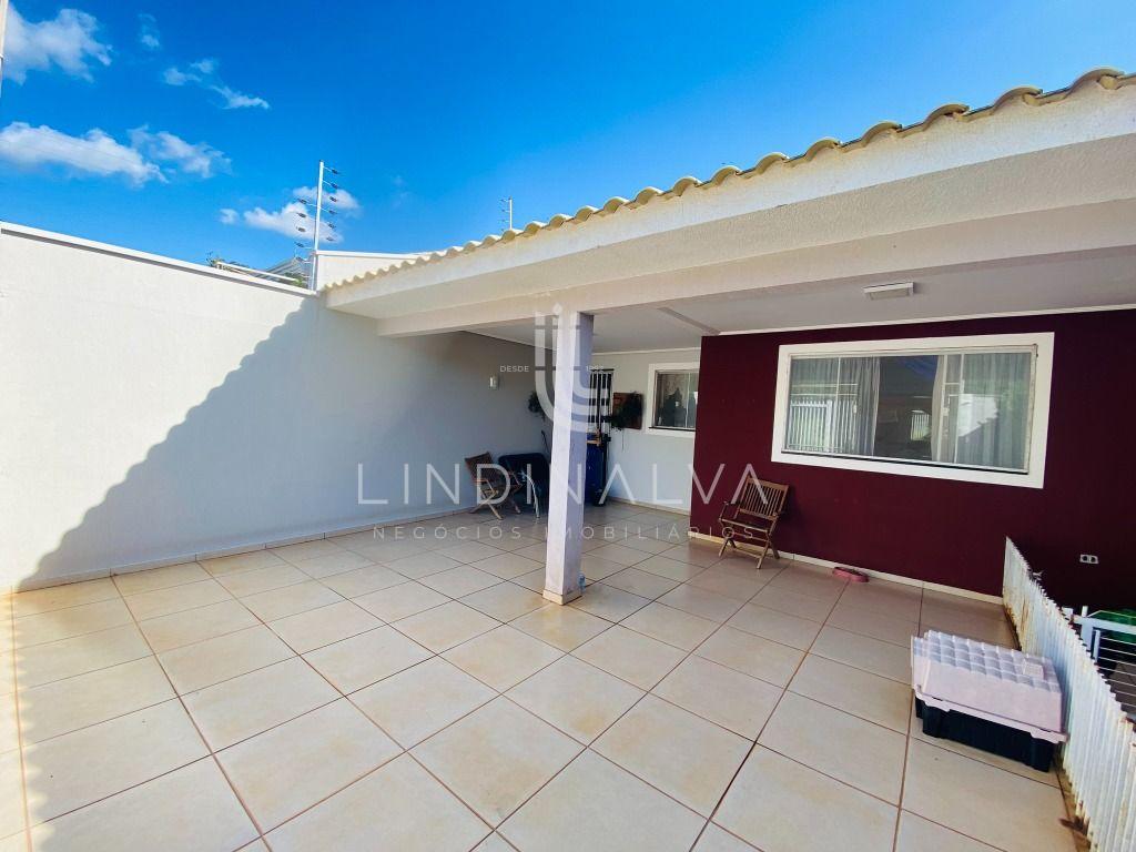 Casa no Jardim Tarobá, com suíte, 2 quartos e quintal