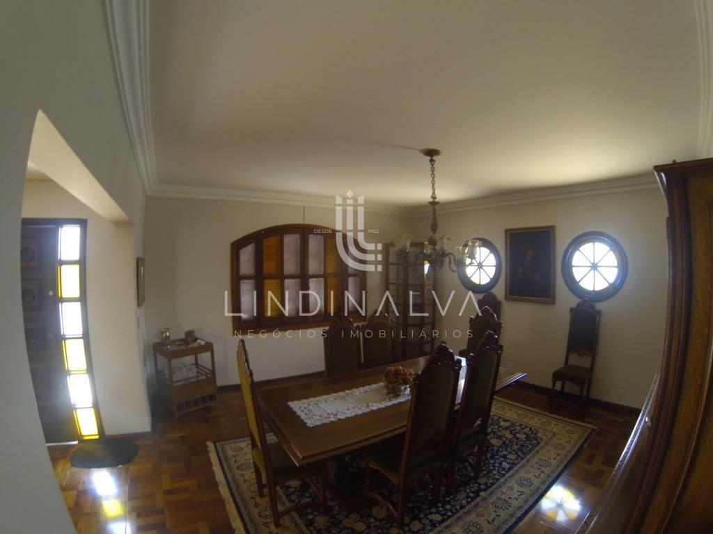 Sobrado semi-mobiliado com piscina e 5 quartos, no Centro de Foz