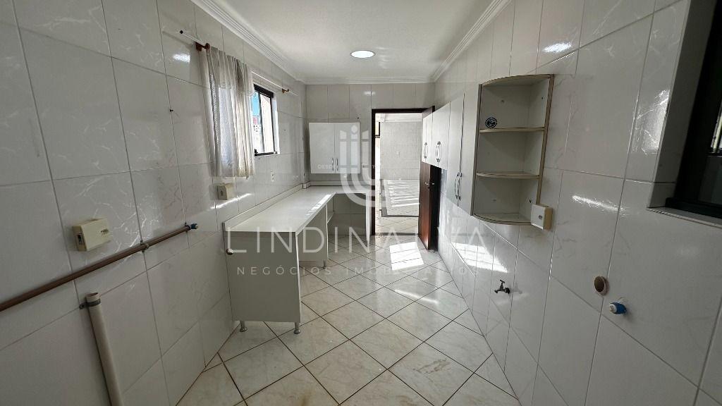 Apartamento Duplex com 5 suítes, para locação no Centro - próx. a Av. Brasil