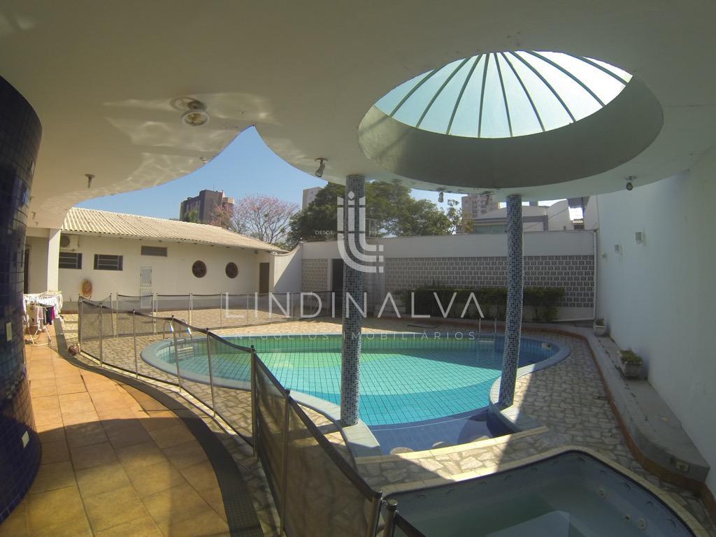 Sobrado semi-mobiliado com piscina e 5 quartos, no Centro de Foz