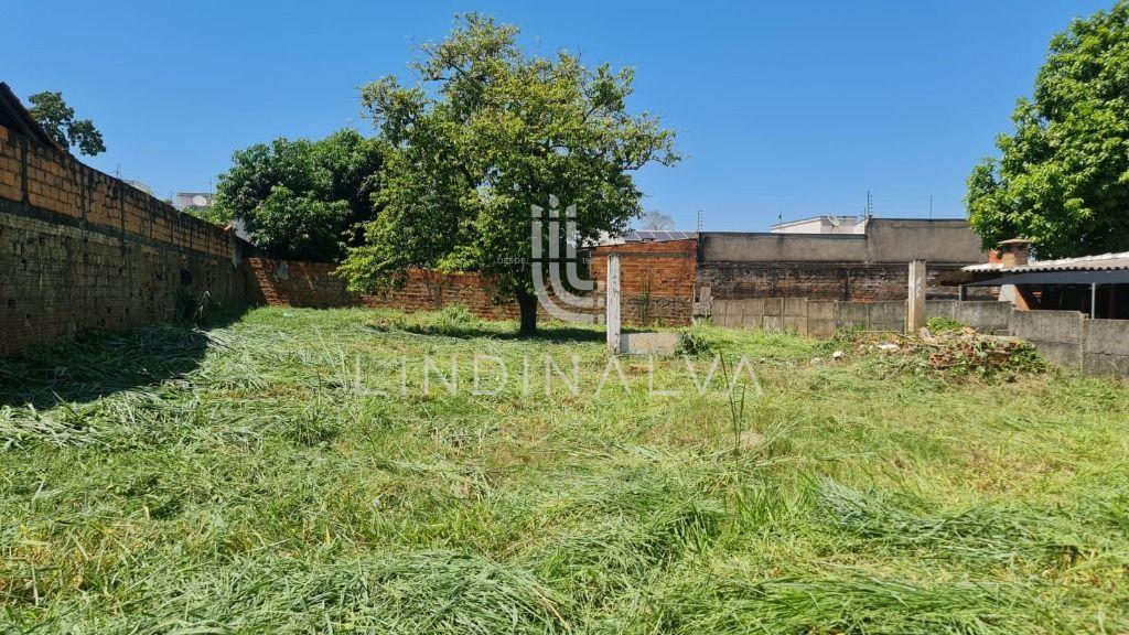 Terreno na Avenida Safira, na região do Ouro Verde, com área d...