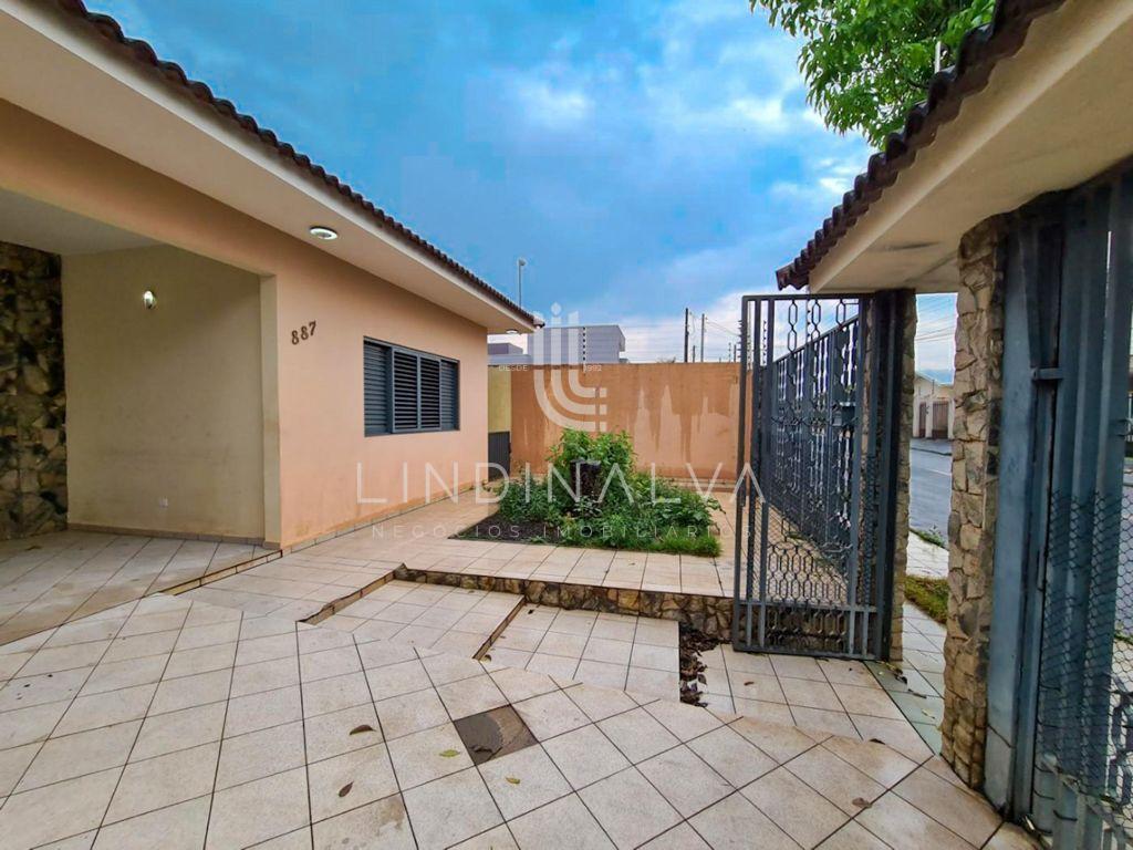 Casa com 3 dormitórios, área gourmet e piscina, no Jardim Lanc...