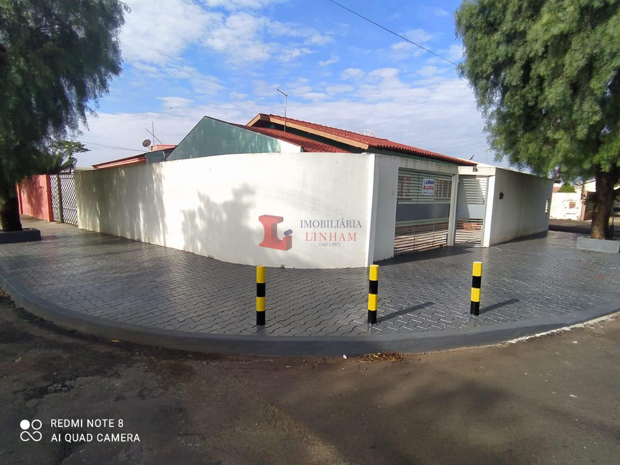 Casa com 03 quartos dispon?vel para loca??o no Jardim Caravell...