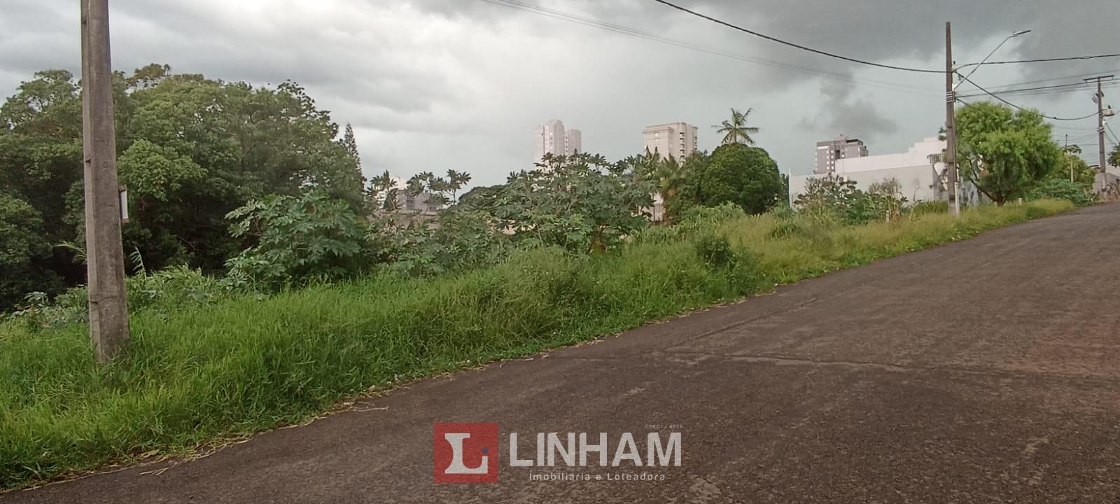 ÁREA DE 10.380 M  NO CENTRO DA CIDADE DE ARAPONGAS PRÓXIMO A P...