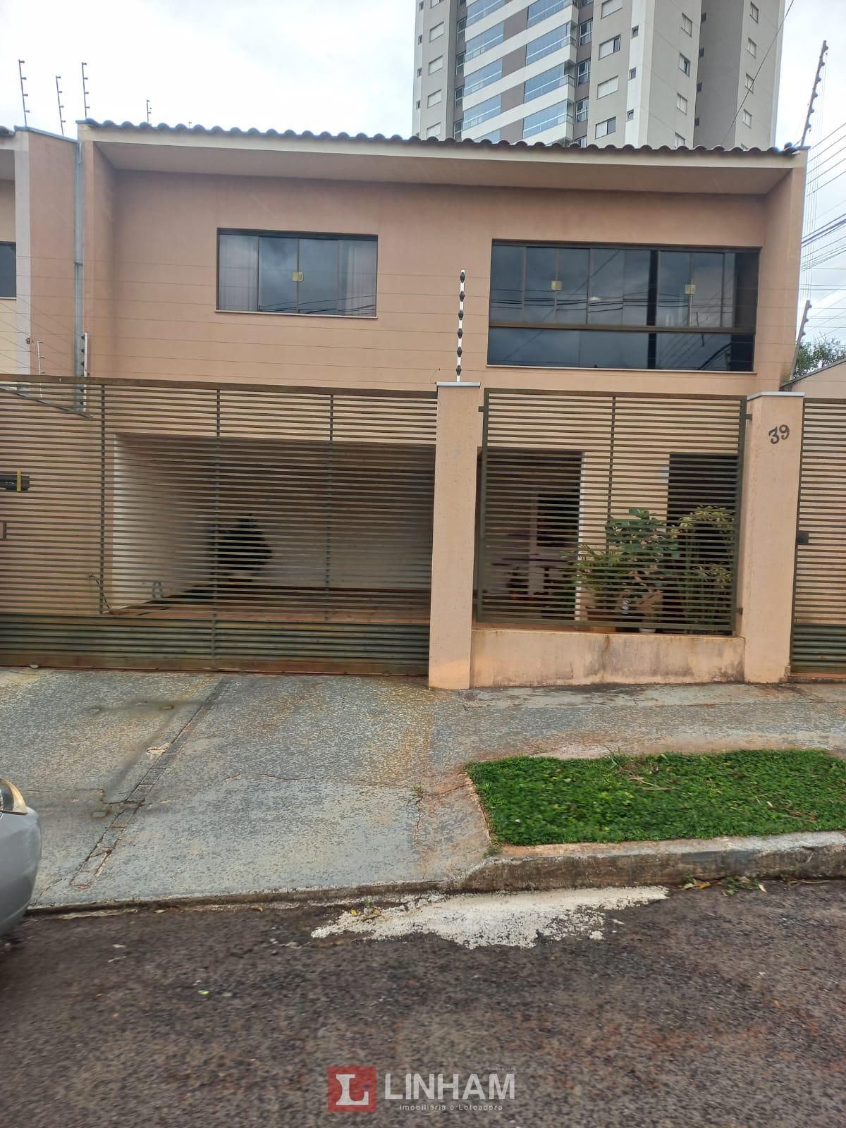 SOBRADO NA REGIÃO CENTRAL DA CIDADE COM ACESSO RÁPIDO ENTRE OS...
