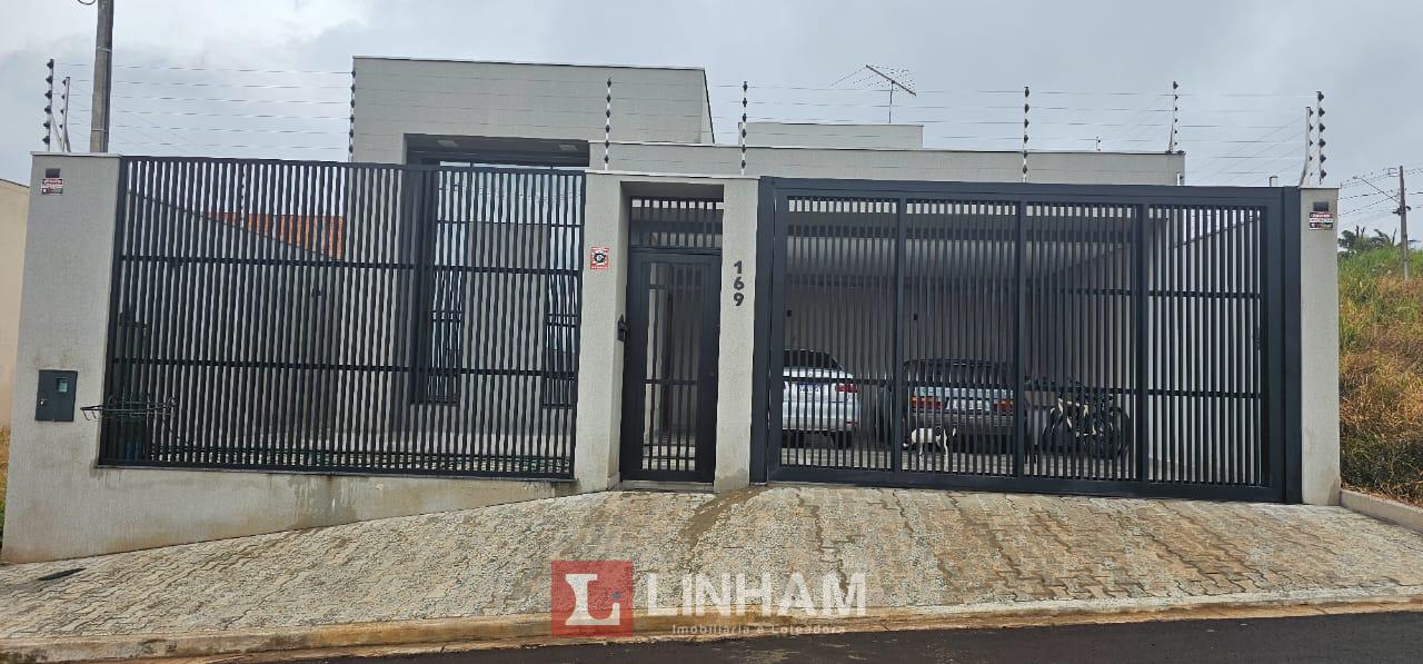 EM BAIRRO NOBRE - CASA COM SUITE   2 QUARTOS - PÉ DIREITO DUPLO