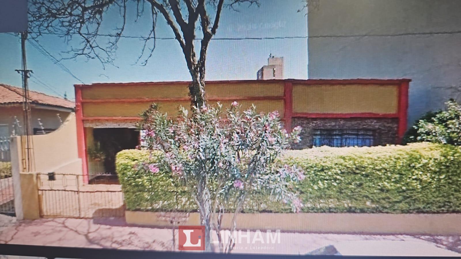 CASA A VENDA NO CENTRO DE ARAPONGAS 2 QUADRAS DA IGREJA MATRIZ