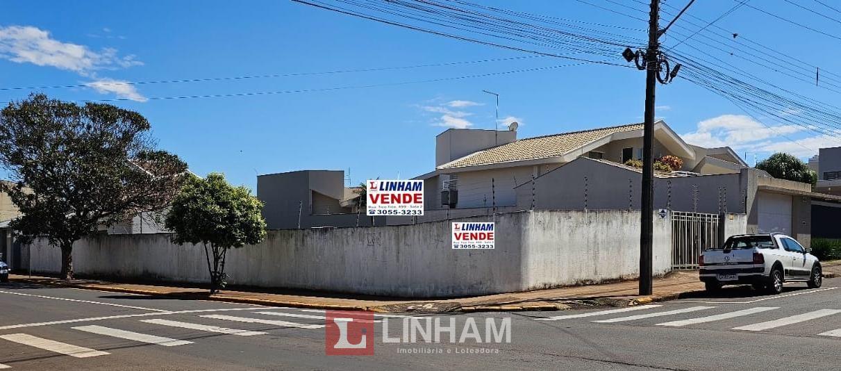 TERRENO COMERCIAL DE ESQUINA APENAS ALGUNS PASSOS DA AVENIDA A...