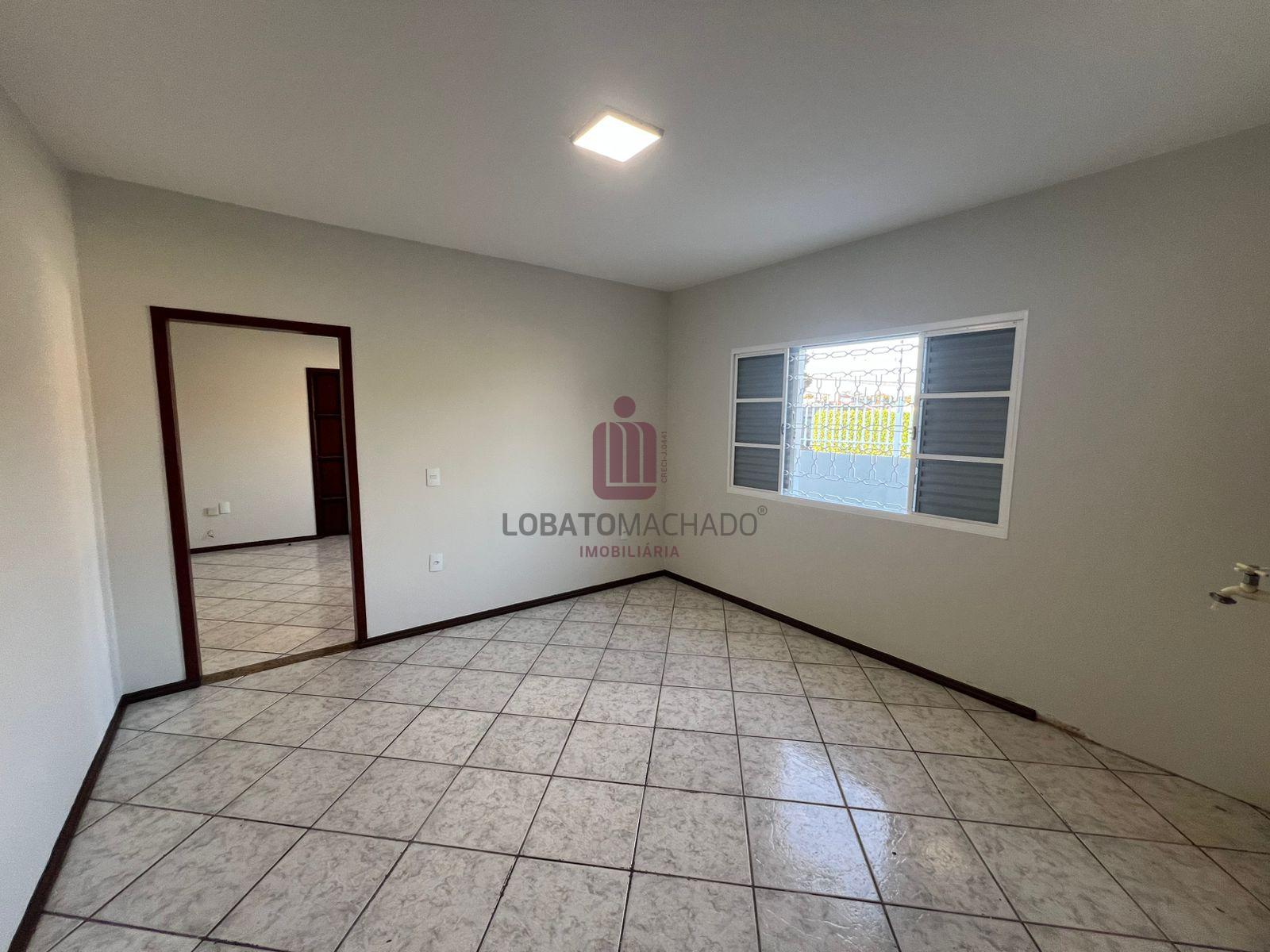 CASA    EDÍCULA  AOS FUNDOS - RUA ESTEIO - LANCASTER